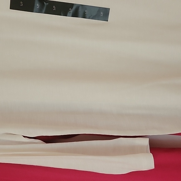 3 Banana Republic light weight t-shirts - Picture 6 of 16